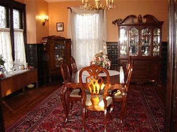 Redwood Bed & Breakfast 3*